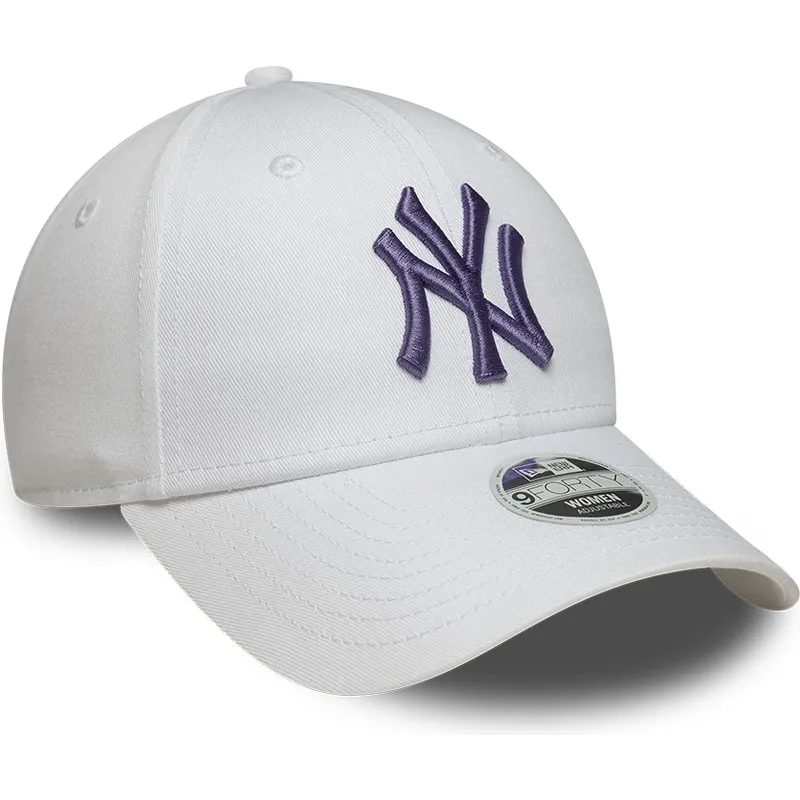 vit-justerbar-kurvad-keps-med-lila-logotyp-for-dam-9forty-league-essential-fran-new-york-yankees-mlb-av-new-era