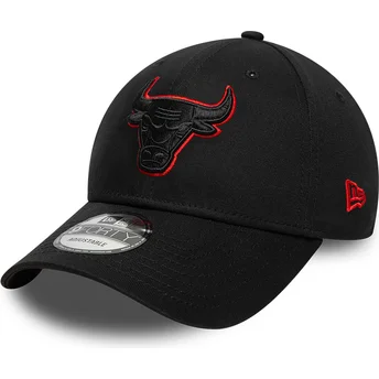 Svart justerbar kurvad keps med svart logotyp 9FORTY Team Outline från Chicago Bulls NBA av New Era