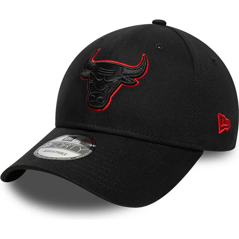 svart-justerbar-kurvad-keps-med-svart-logotyp-9forty-team-outline-fran-chicago-bulls-nba-av-new-era