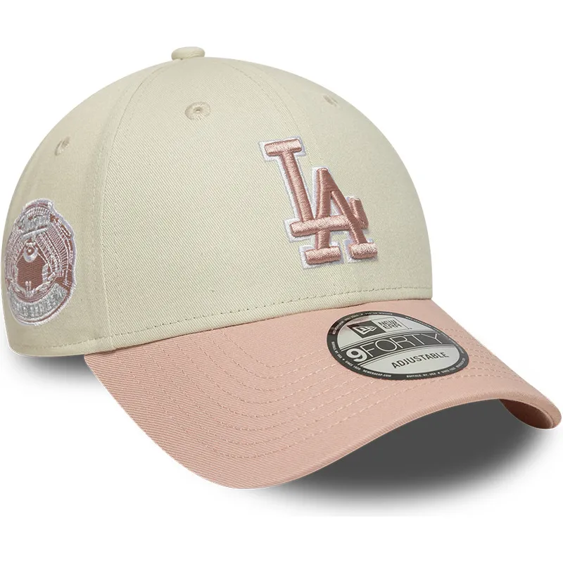beige-och-rosa-justerbar-kurvad-keps-med-rosa-logotyp-9forty-world-series-patch-fran-los-angeles-dodgers-mlb-av-new-era