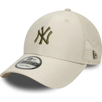 Beige justerbar trucker-keps med grönt logotyp 9FORTY Homefield Midi från New York Yankees MLB av New Era
