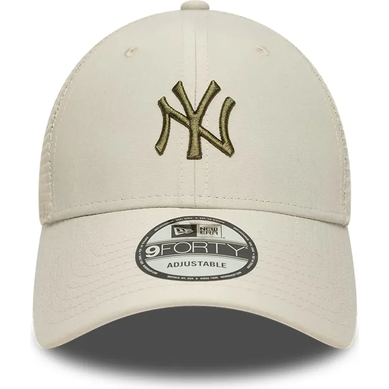 beige-justerbar-trucker-keps-med-gront-logotyp-9forty-homefield-midi-fran-new-york-yankees-mlb-av-new-era