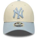 bojd-keps-beige-och-bla-snapback-med-bla-logotyp-9forty-m-crown-side-script-fran-new-york-yankees-mlb-av-new-era
