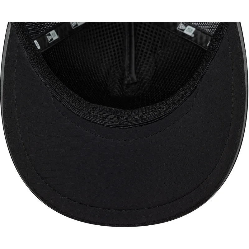 svart-justerbar-trucker-keps-9forty-apex-reflective-a-frame-fran-new-era