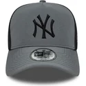 gra-trucker-keps-med-svart-logotyp-a-frame-sport-fran-new-york-yankees-mlb-av-new-era