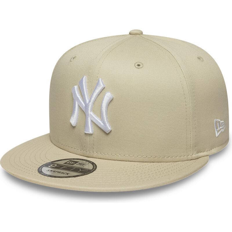 beige-platt-snapback-keps-med-vit-logotyp-9fifty-league-essential-fran-new-york-yankees-mlb-av-new-era