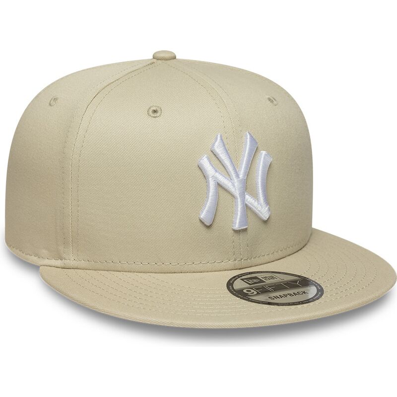 beige-platt-snapback-keps-med-vit-logotyp-9fifty-league-essential-fran-new-york-yankees-mlb-av-new-era