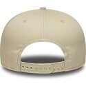 beige-platt-snapback-keps-med-vit-logotyp-9fifty-league-essential-fran-new-york-yankees-mlb-av-new-era