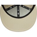 beige-platt-snapback-keps-med-vit-logotyp-9fifty-league-essential-fran-new-york-yankees-mlb-av-new-era