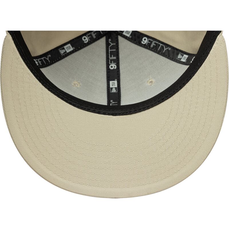 beige-platt-snapback-keps-med-vit-logotyp-9fifty-league-essential-fran-new-york-yankees-mlb-av-new-era