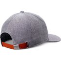 gra-bojd-justerbar-keps-med-rod-truefit-oxfordcontra-logotyp-fran-djinns