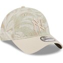 bojd-beige-justerbar-keps-9twenty-leafy-palm-fran-new-york-yankees-mlb-av-new-era