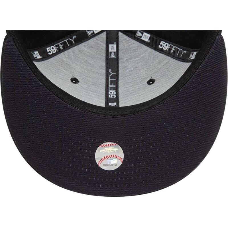 svart-platt-keps-justerad-59fifty-heart-icon-fran-atlanta-braves-mlb-av-new-era