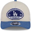 beige-och-bla-trucker-keps-9forty-m-crown-a-frame-fray-los-angeles-dodgers-mlb-fran-new-era