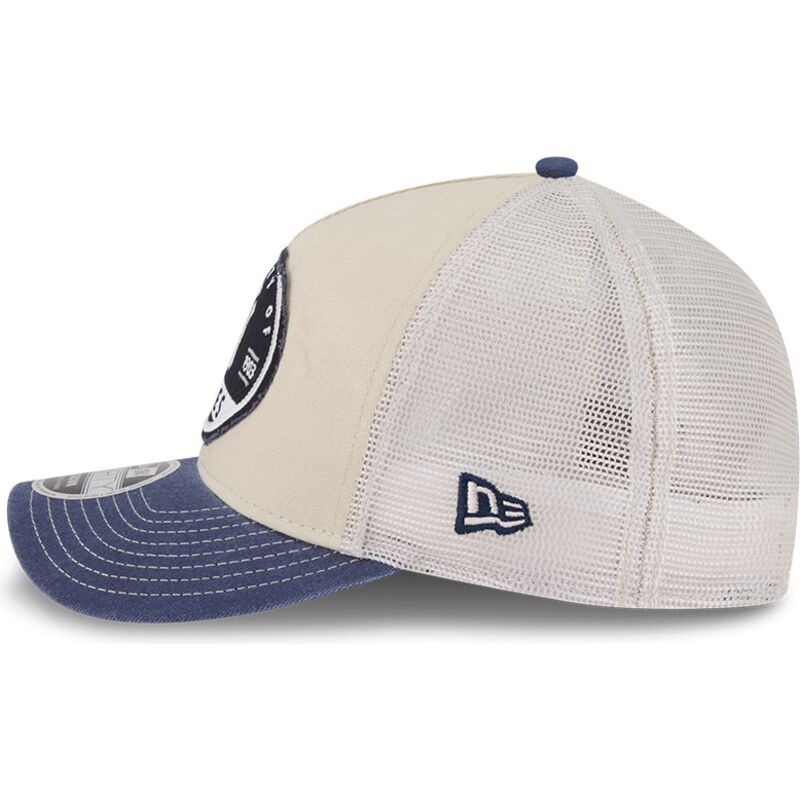 beige-och-marinbla-trucker-keps-9forty-m-crown-a-frame-fray-fran-new-york-yankees-mlb-av-new-era