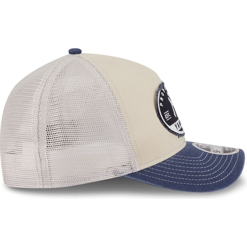 beige-och-marinbla-trucker-keps-9forty-m-crown-a-frame-fray-fran-new-york-yankees-mlb-av-new-era