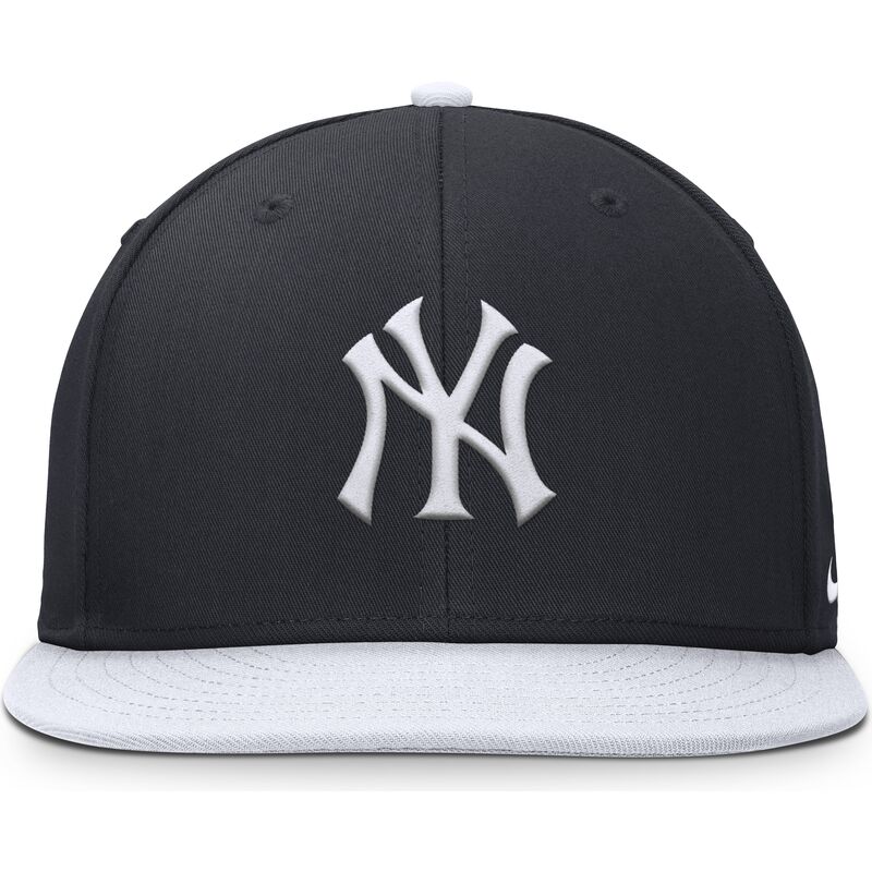marinbla-och-vit-platt-keps-snapback-for-barn-dri-fit-pro-structured-square-bill-fran-new-york-yankees-mlb-av-nike