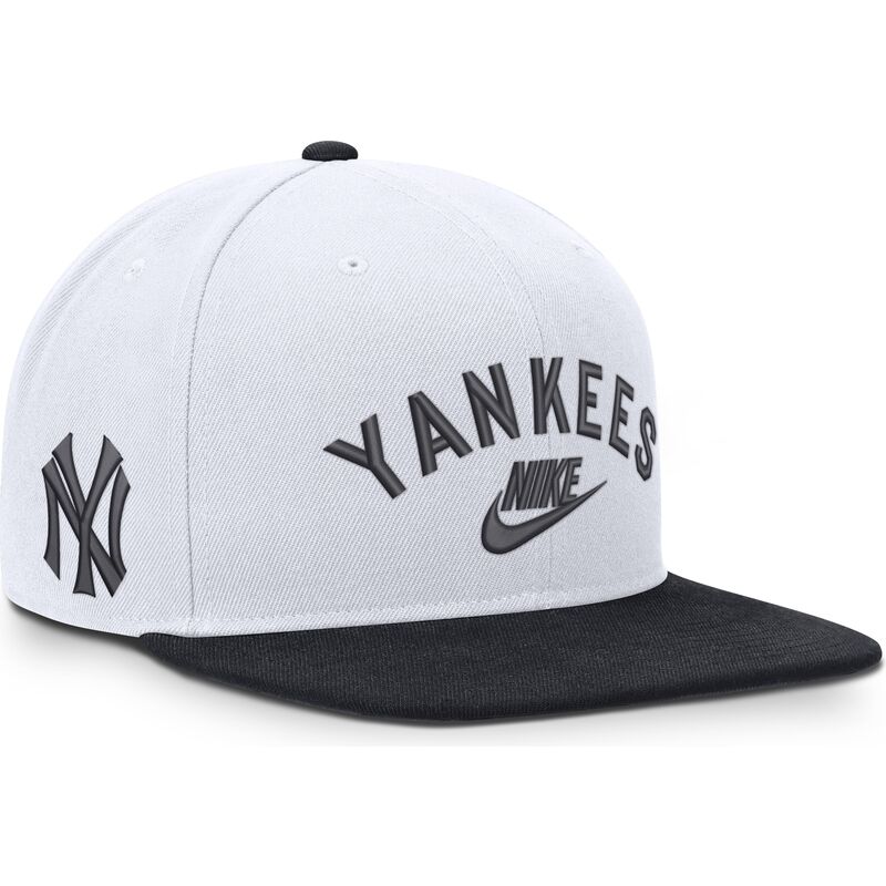 vit-och-marinbla-platt-keps-snapback-cooperstown-dri-fit-pro-structured-square-bill-fran-new-york-yankees-mlb-av-nike