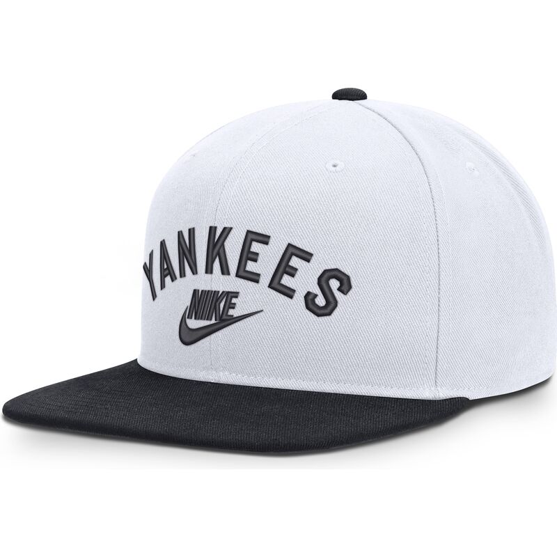 vit-och-marinbla-platt-keps-snapback-cooperstown-dri-fit-pro-structured-square-bill-fran-new-york-yankees-mlb-av-nike