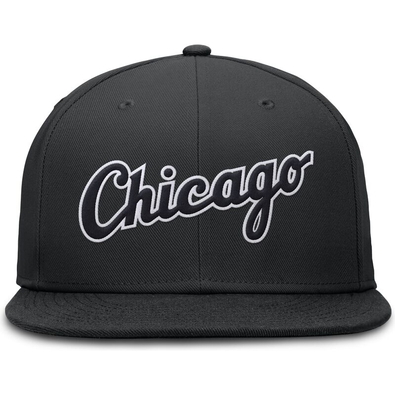 svart-platt-justerad-keps-dri-fit-true-structured-round-bill-fran-chicago-white-sox-mlb-av-nike svart-platt-justerad-keps-dri-fit-true-structured-round-bill-fran-chicago-white-sox-mlb-av-nike