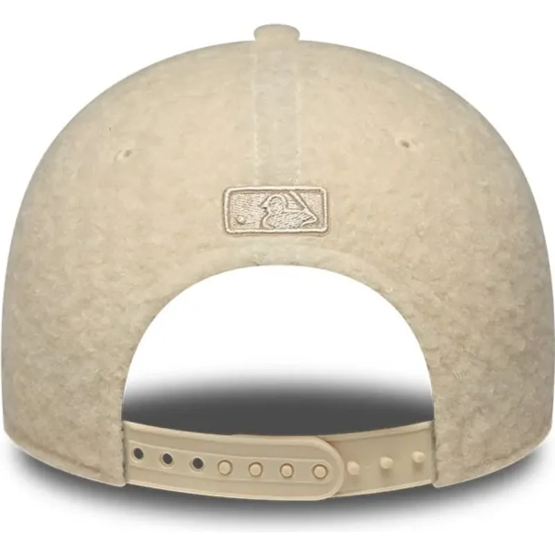 kepsar-bojd-beige-snapback-9forty-m-crown-winter-borg-fran-los-angeles-dodgers-mlb-av-new-era