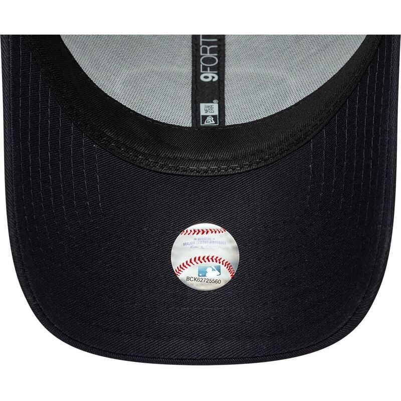 kepsar-bojd-marinbla-justerbart-band-9forty-patch-fran-new-york-yankees-mlb-av-new-era
