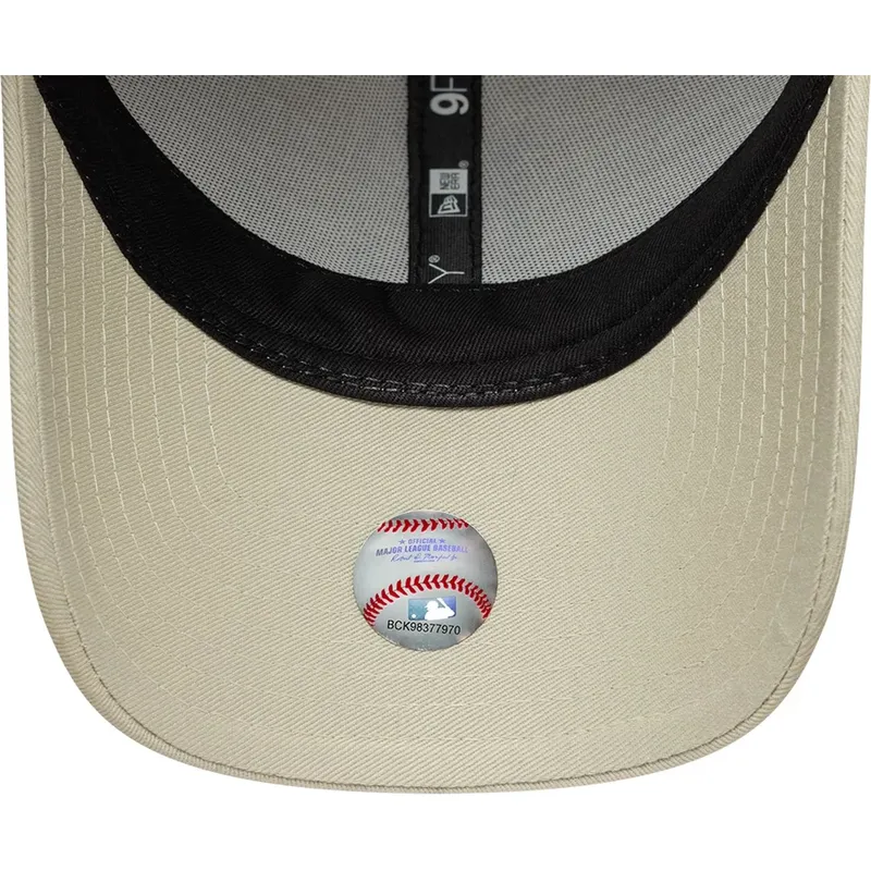 kepsar-bojd-beige-justerbart-band-9forty-faux-pony-infill-fran-los-angeles-dodgers-mlb-av-new-era