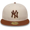 kepsar-platt-brun-justerad-59fifty-league-essential-fran-new-york-yankees-mlb-av-new-era