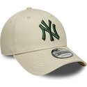 kepsar-bojd-beige-justerbart-band-9forty-league-essential-fran-new-york-yankees-mlb-av-new-era