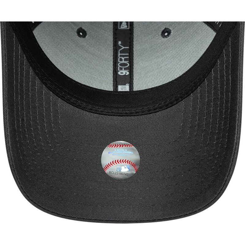 kepsar-bojd-gra-justerbart-band-9forty-metallic-outline-fran-new-york-yankees-mlb-av-new-era