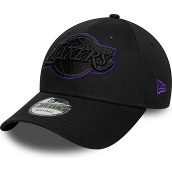 Kepsar böjd svart justerbart band 9FORTY Outline från Los Angeles Lakers NBA av New Era