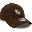kepsar-bojd-brun-snapback-9forty-winter-borg-fran-new-york-yankees-mlb-av-new-era