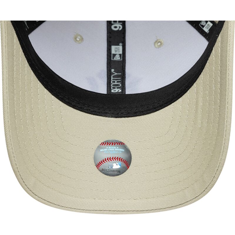 kepsar-bojd-beige-snapback-9forty-m-crown-fran-new-york-yankees-mlb-av-new-era kepsar-bojd-beige-snapback-9forty-m-crown-fran-new-york-yankees-mlb-av-new-era