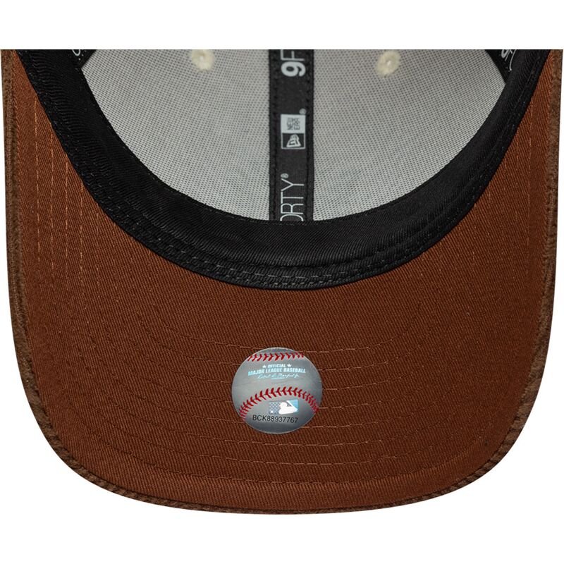 kepsar-bojd-brun-justerbart-band-9forty-m-crown-cord-fran-new-york-yankees-mlb-av-new-era kepsar-bojd-brun-justerbart-band-9forty-m-crown-cord-fran-new-york-yankees-mlb-av-new-era