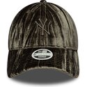 kepsar-bojd-gron-justerbart-band-9twenty-velour-fran-new-york-yankees-mlb-av-new-era
