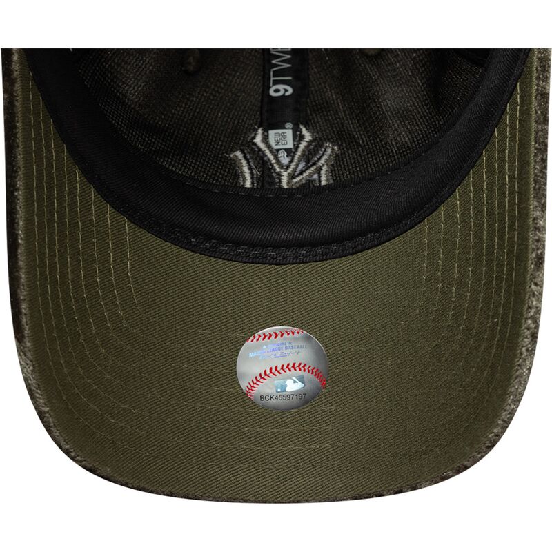 kepsar-bojd-gron-justerbart-band-9twenty-velour-fran-new-york-yankees-mlb-av-new-era