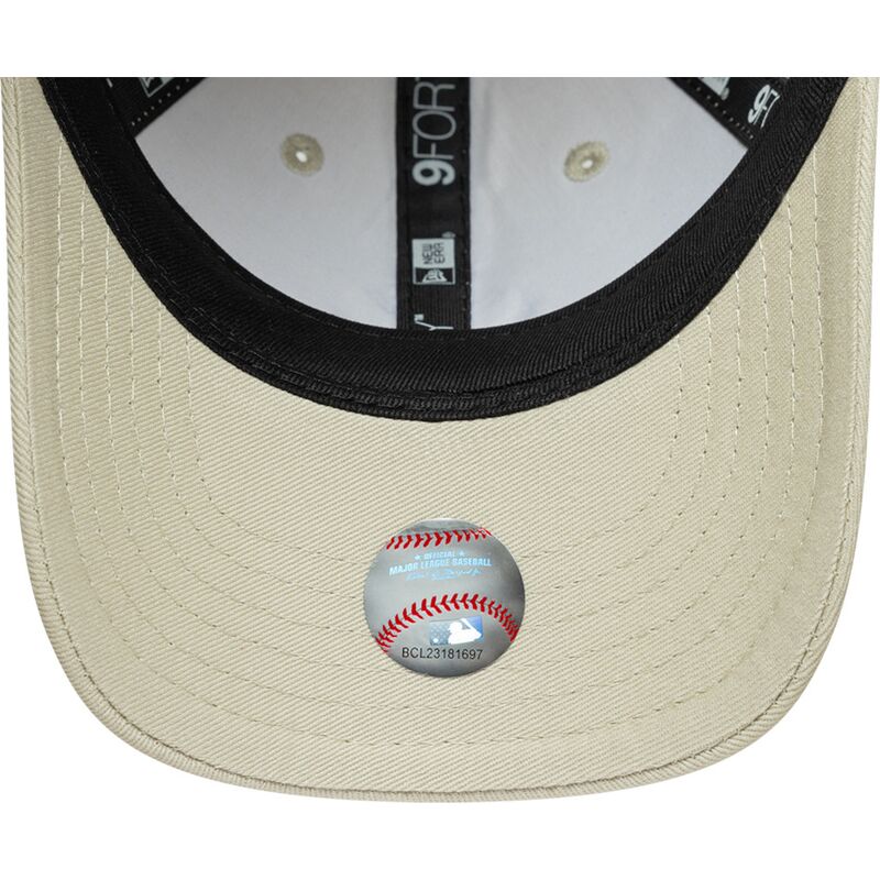 kepsar-bojd-beige-justerbart-band-for-barn-rosa-9forty-dino-icon-fran-new-york-yankees-mlb-av-new-era