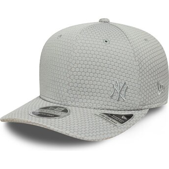 Kepsar böjd grå snapback 9SEVENTY Stretch Snap Mesh Flawless från New York Yankees MLB av New Era