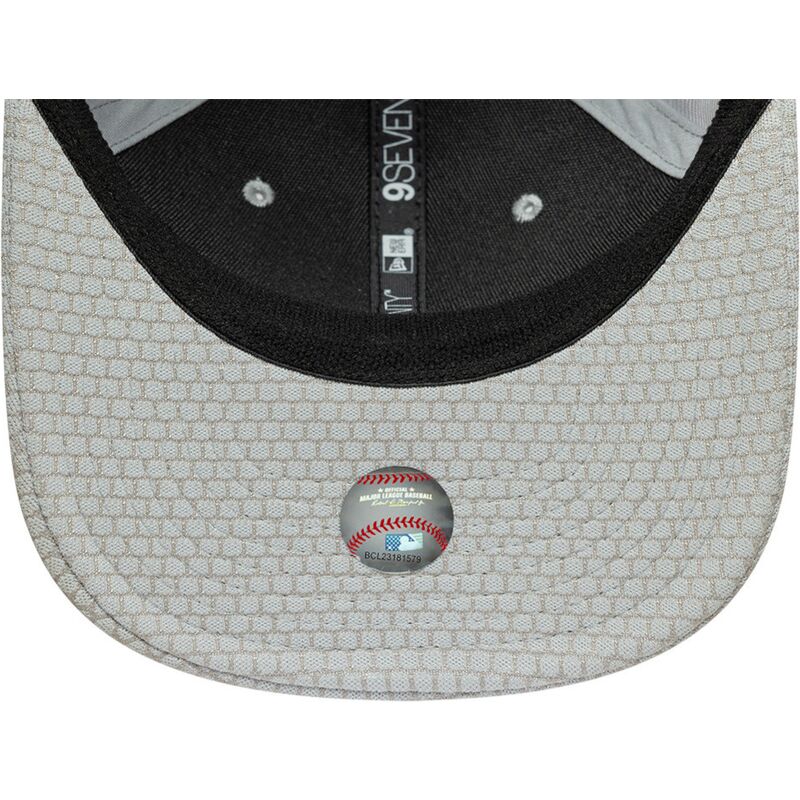 kepsar-bojd-gra-snapback-9seventy-stretch-snap-mesh-flawless-fran-new-york-yankees-mlb-av-new-era