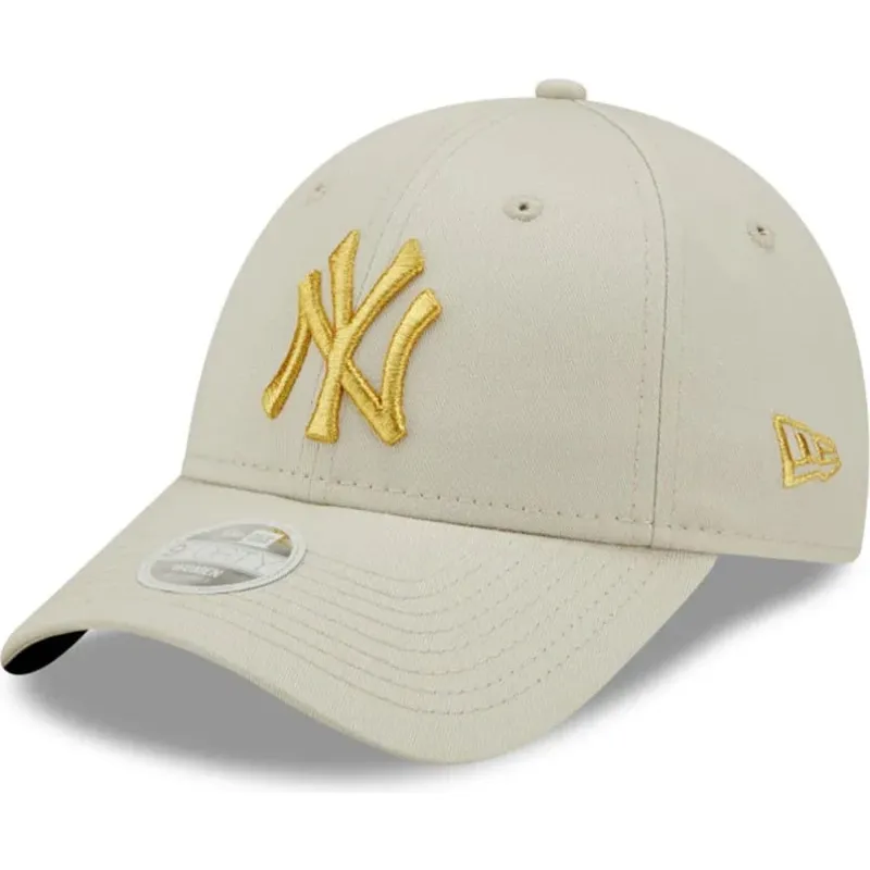 beige-justerbar-kurvad-keps-for-dam-med-gyllene-logotyp-9forty-metallic-logo-fran-new-york-yankees-mlb-av-new-era beige-justerbar-kurvad-keps-for-dam-med-gyllene-logotyp-9forty-metallic-logo-fran-new-york-yankees-mlb-av-new-era