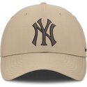 kepsar-bojd-beige-justerbart-band-club-structured-uv-poly-ripstop-fran-new-york-yankees-mlb-av-nike
