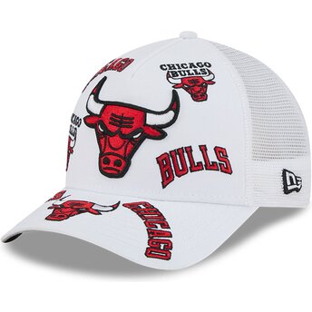 Kepsar böjd vit snapback 9FORTY M-Crown A Frame All Over från Chicago Bulls NBA av New Era