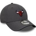 kepsar-bojd-gra-justerbart-band-9forty-recycled-fran-chicago-bulls-nba-av-new-era