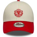 kepsar-bojd-beige-justerbart-band-for-barn-9forty-contrast-fran-manchester-united-football-club-premier-league-av-new-era