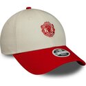 kepsar-bojd-beige-justerbart-band-9forty-contrast-fran-manchester-united-football-club-premier-league-av-new-era