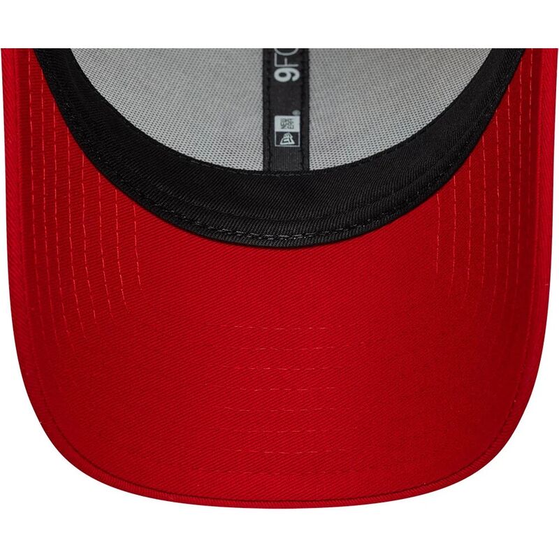 kepsar-bojd-beige-justerbart-band-9forty-contrast-fran-manchester-united-football-club-premier-league-av-new-era