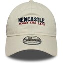 kepsar-bojd-beige-justerbart-band-9twenty-wordmark-howay-the-lads-fran-newcastle-united-football-club-premier-league-av-new-era