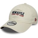kepsar-bojd-beige-justerbart-band-9twenty-wordmark-howay-the-lads-fran-newcastle-united-football-club-premier-league-av-new-era