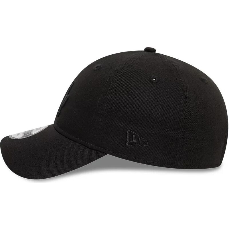 svart-bojd-justerbar-keps-med-svart-logotyp-9twenty-league-essential-fran-los-angeles-dodgers-mlb-av-new-era svart-bojd-justerbar-keps-med-svart-logotyp-9twenty-league-essential-fran-los-angeles-dodgers-mlb-av-new-era