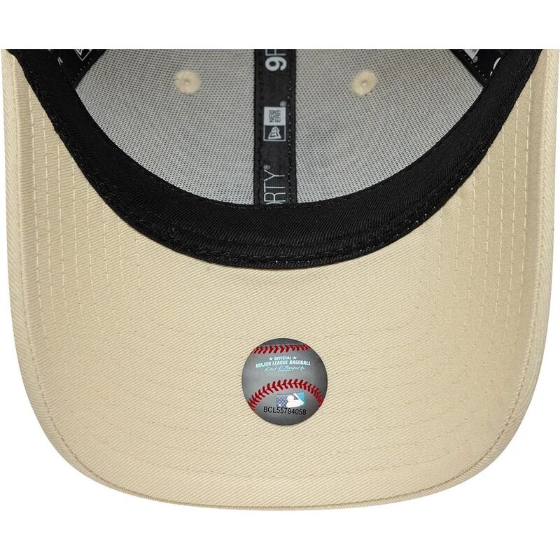 kepsar-bojd-beige-justerbart-band-9forty-infill-fran-los-angeles-dodgers-mlb-av-new-era